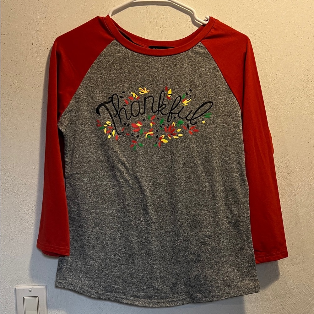 Jasmin Dream Red and Gray Thankful Raglan Shirt women’s size large